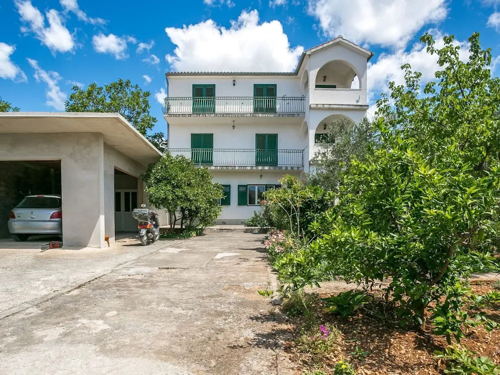 Apartment in Brodarica near Beach