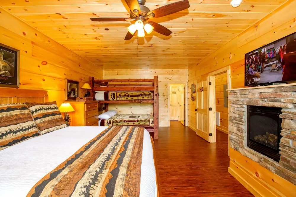 Luxury 14br Haven Views Games Hot Tubs More