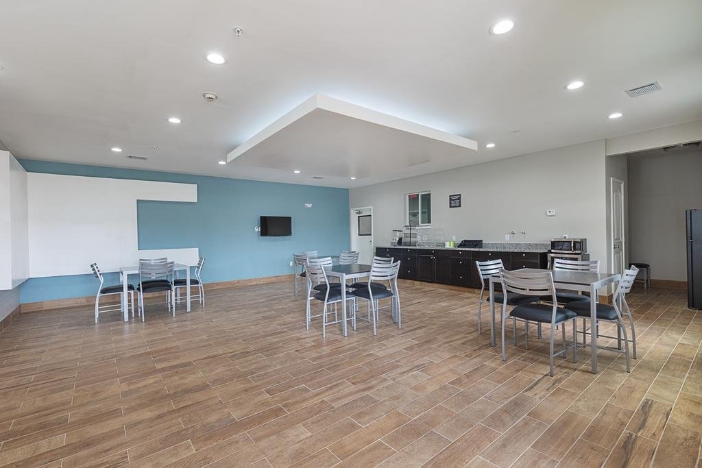 Scottish Inns & Suites - Crosby