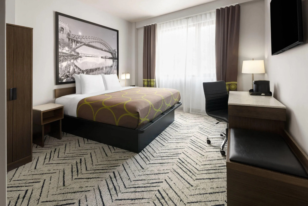 Super 8 By Wyndham Bronx Near Stadium