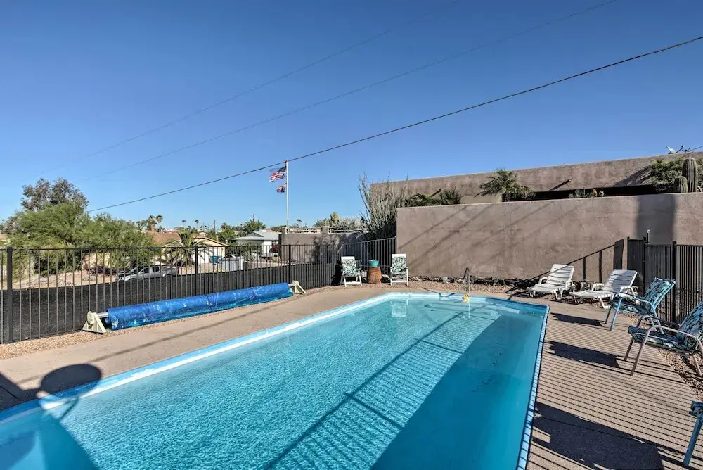 4 Mi to Beach: Lake Havasu Apartment w/ Pool!