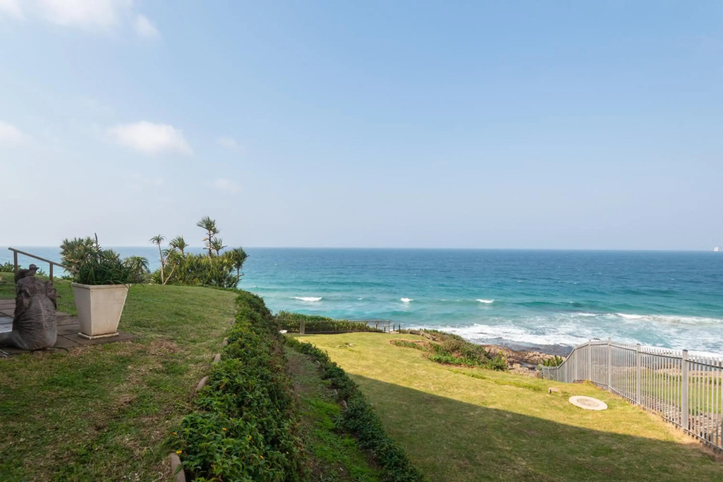 Sea front designer apartment