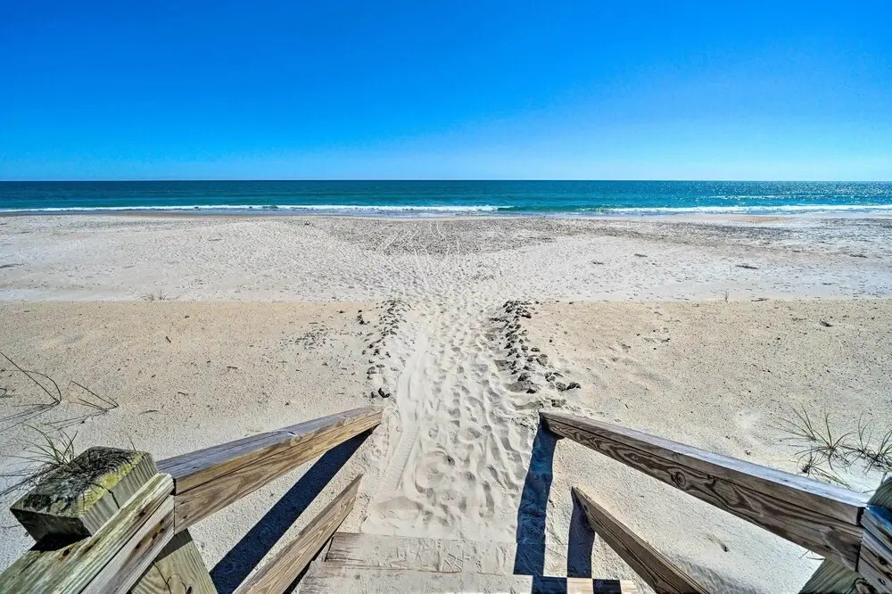 Spacious North Topsail Family Home With 2 Decks