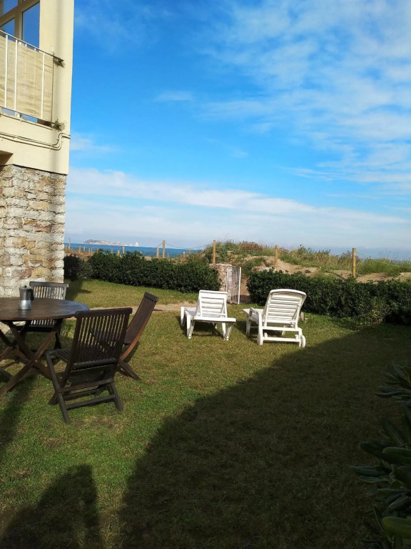 Sea front apartment in Platja Pals with terrace and parking