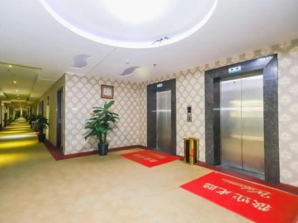 Dongguan Xinyi Business Hotel (Xingtai Academy)