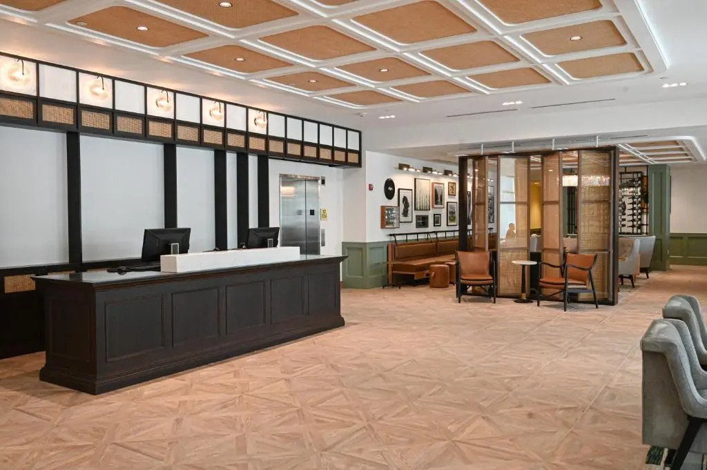 Six South St. Hotel