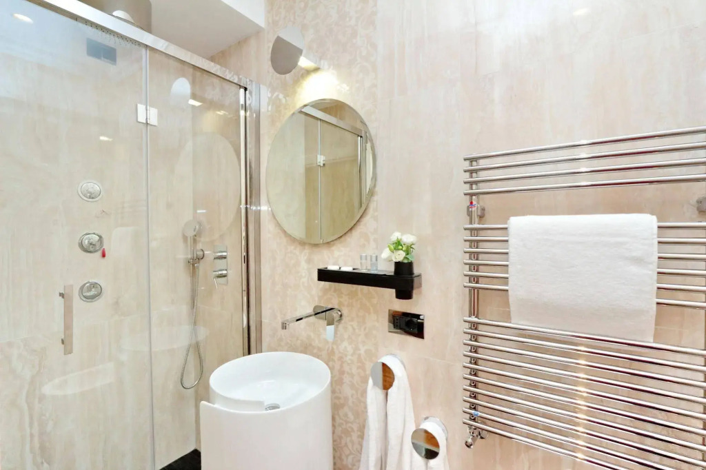 BQ House COLOSSEUM Luxury Rooms