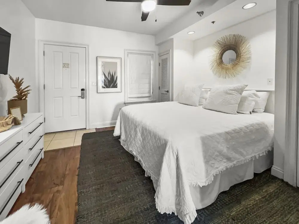 Sea La Vie 1 Bedroom Condo by RedAwning