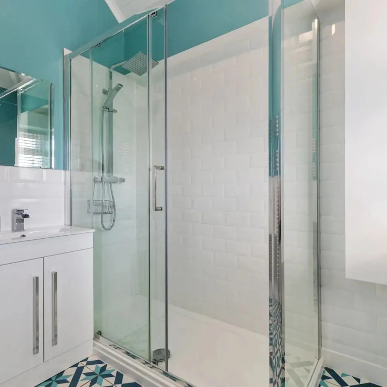 Comfrey Cottage - Lovely Cottage Near the Beach