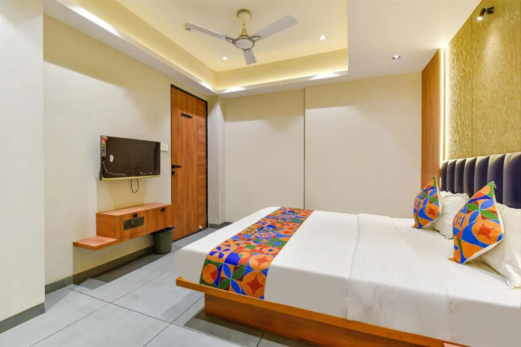 Fabhotel Udhna Inn