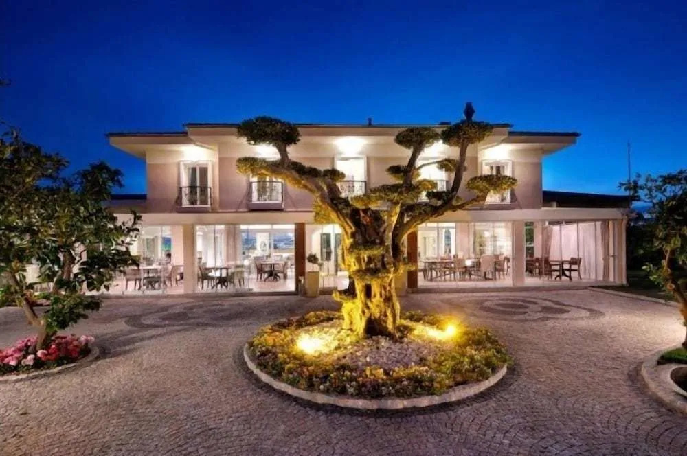 B. Equine Range Hotel
