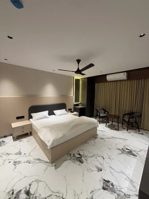 Bharat Inn Hotel And Restaurant