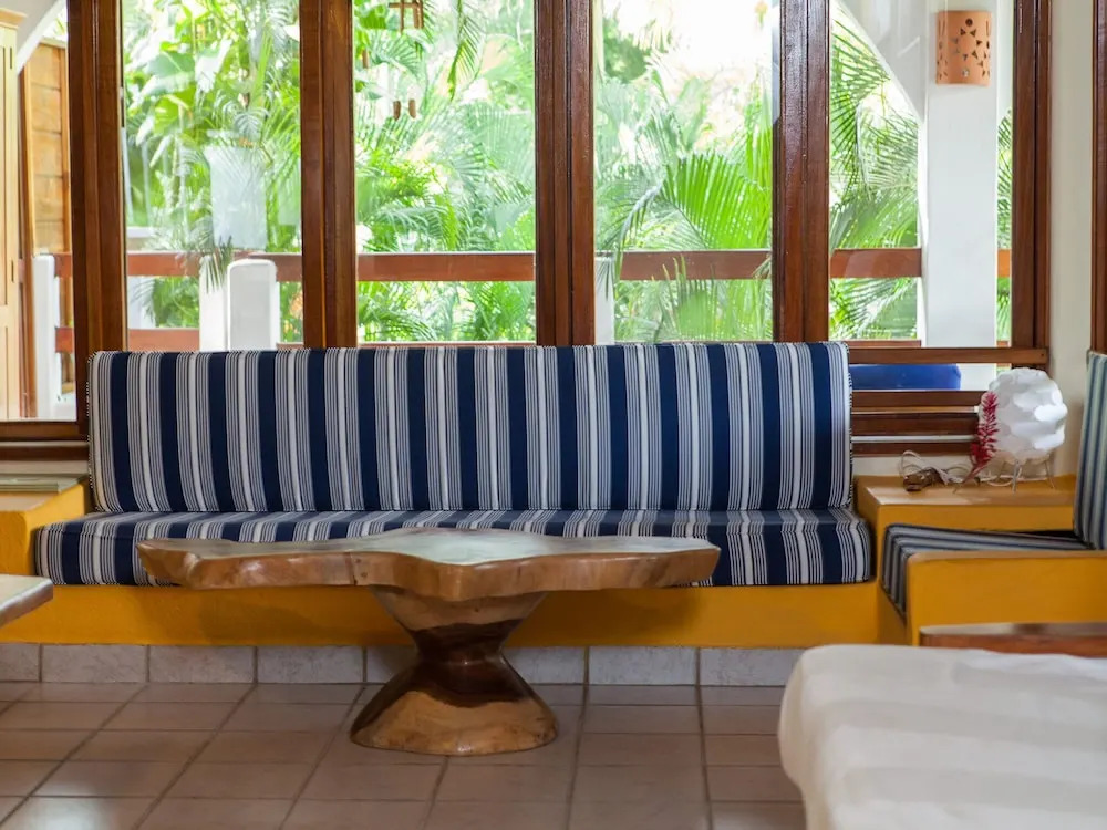 2 Bedroom Apartment Steps From The Beach