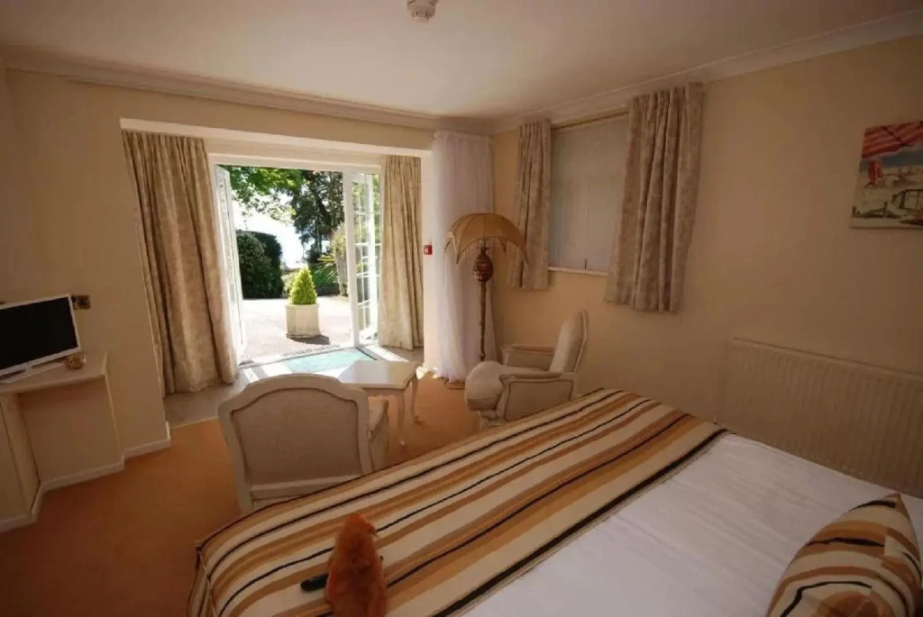 The Leconfield Hotel