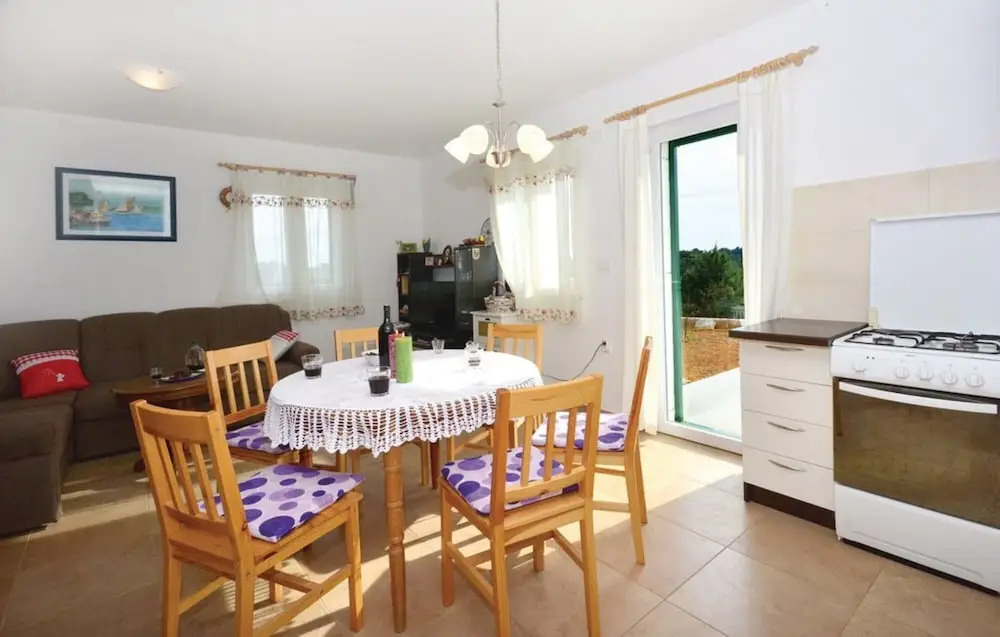 New Modern House in a Quiet Island Area w. Garden