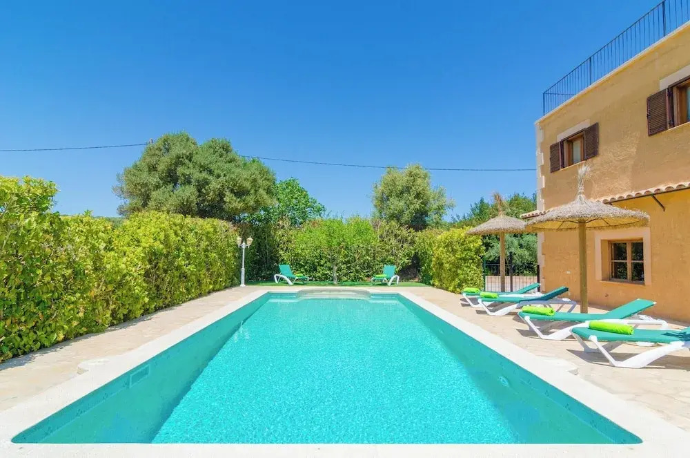 Villa in Manacor With Pool & Tennis Court