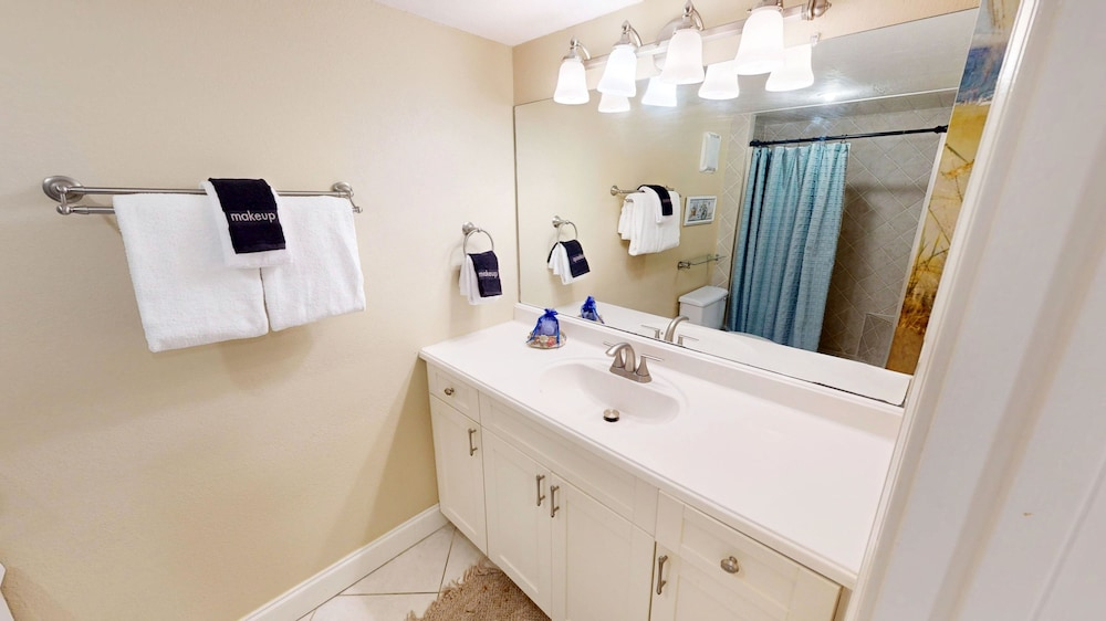 Shoreline Towers 2063 2 Bedroom Condo