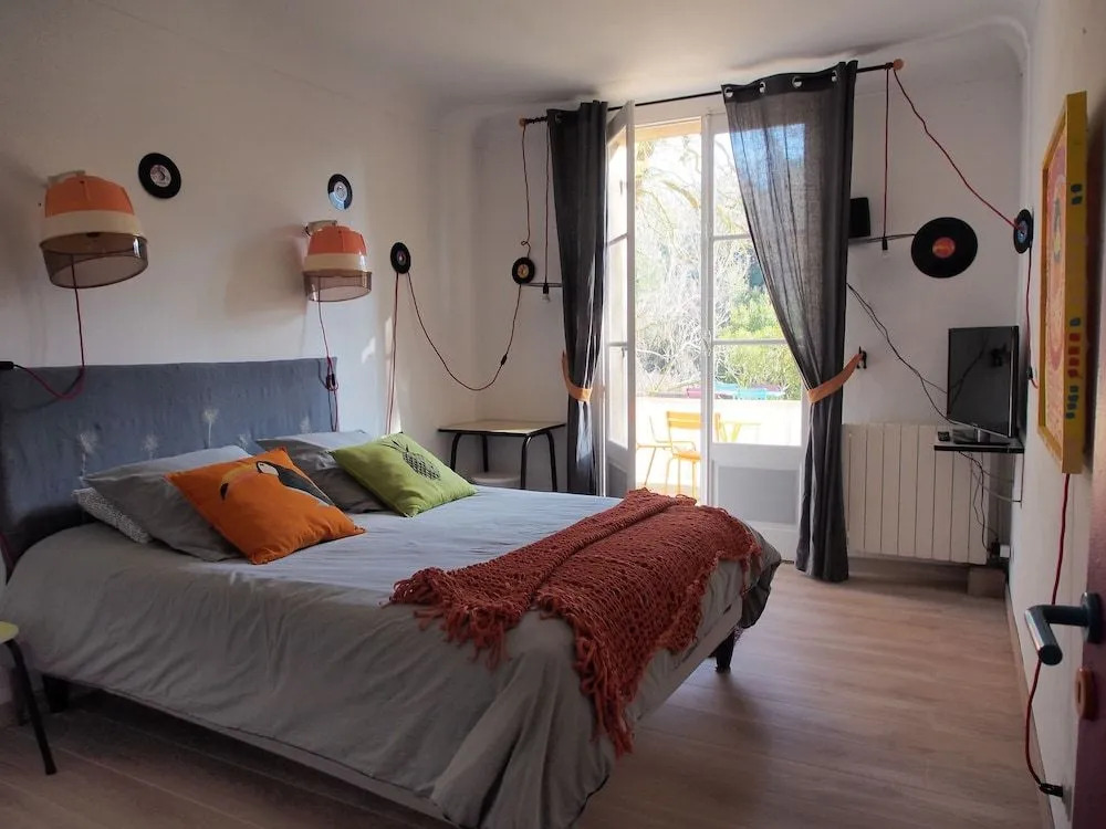 A La Maison