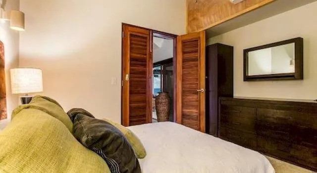 Waves on Shoal Bay Villa