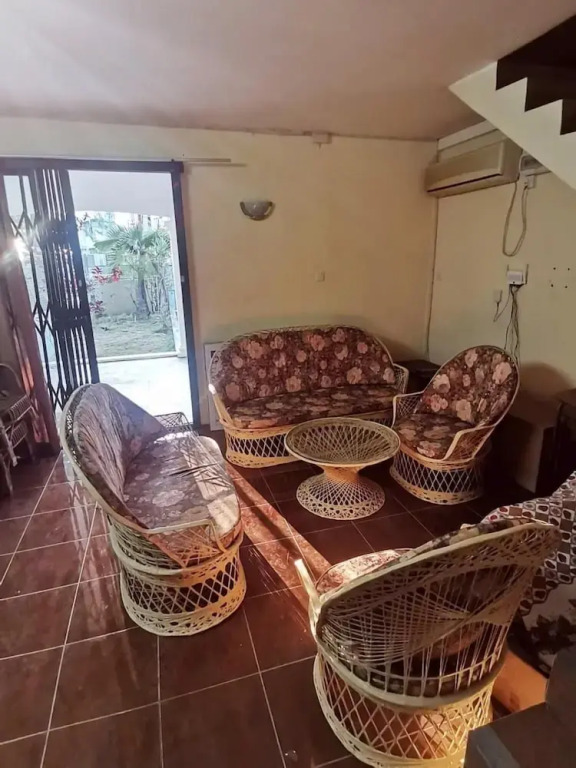 3-bedroom Duplex Seaview Beach Access Flic en Flac