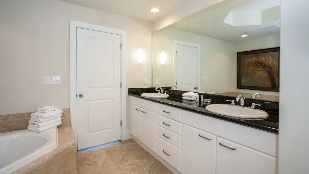 Two Bedroom Condo With Bay Views - Unit Crc0301