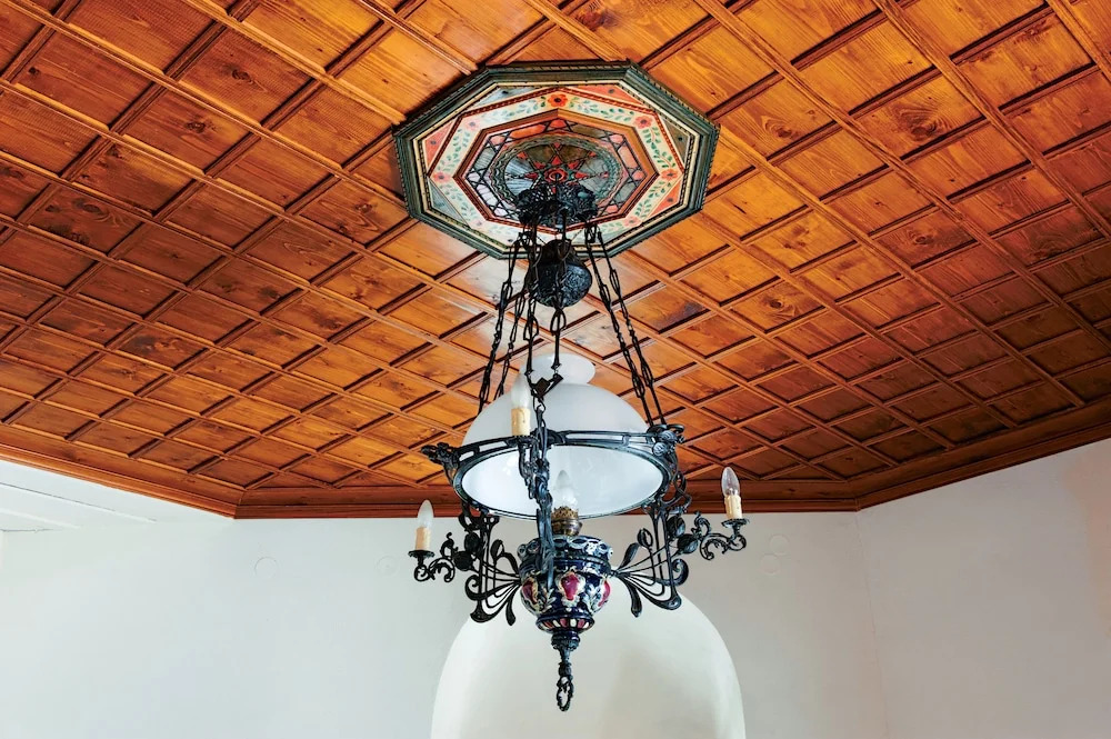 The Fountainhead Historic Chalet by JJ