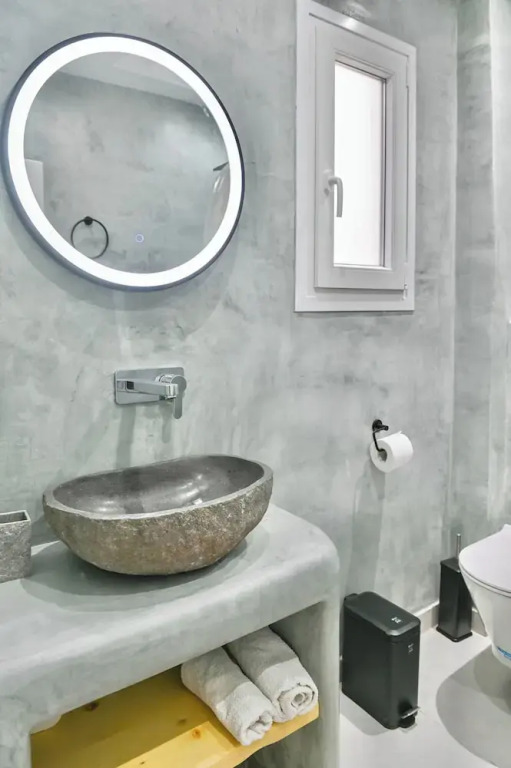 Serenite 2 Bd Santorini Getaway with Sea View