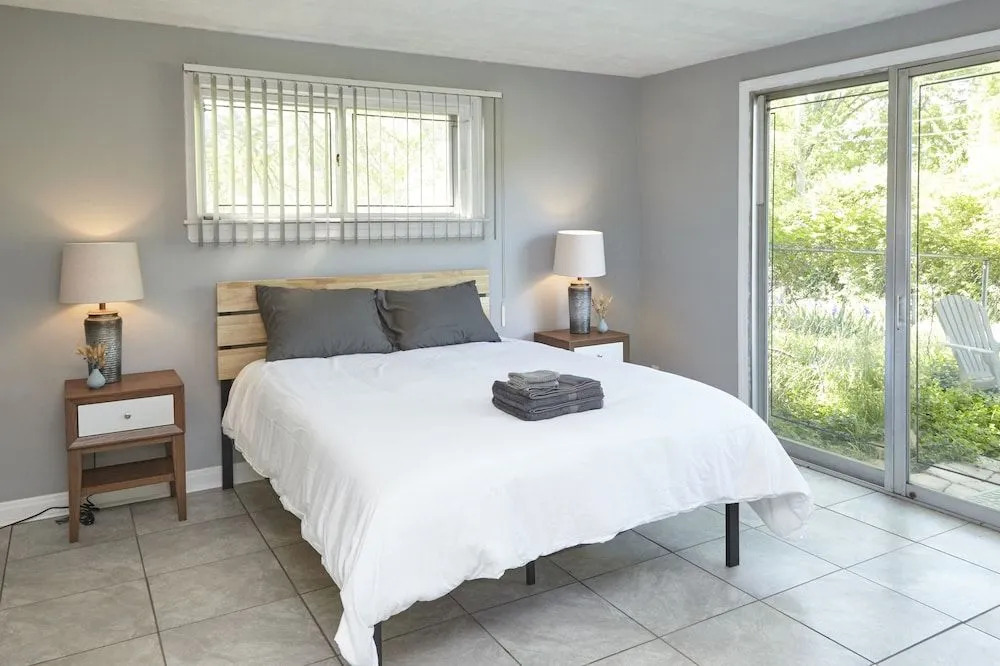 Prime Location! 5BR in Quaint Neighborhood!