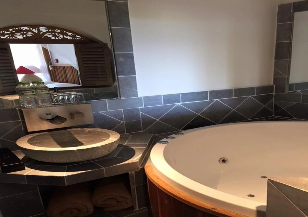 Villa Louise Hue Beach Boutique Hotel