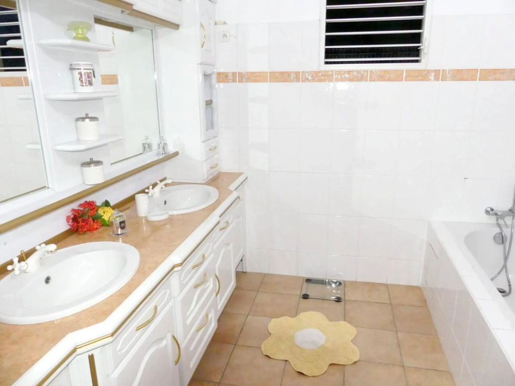Villa de 4 chambres avec piscine privee et wifi a Baie Mahault