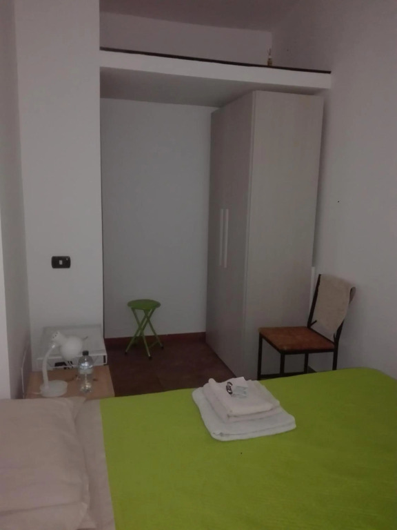 Santy's Rooms BAGNO CONDIVISO2piano no lift no aria condiz NO NAVETTA TERMOSIFONI 3 ORE AL DI TEMPERATURA MASSIMA 20 GRADI