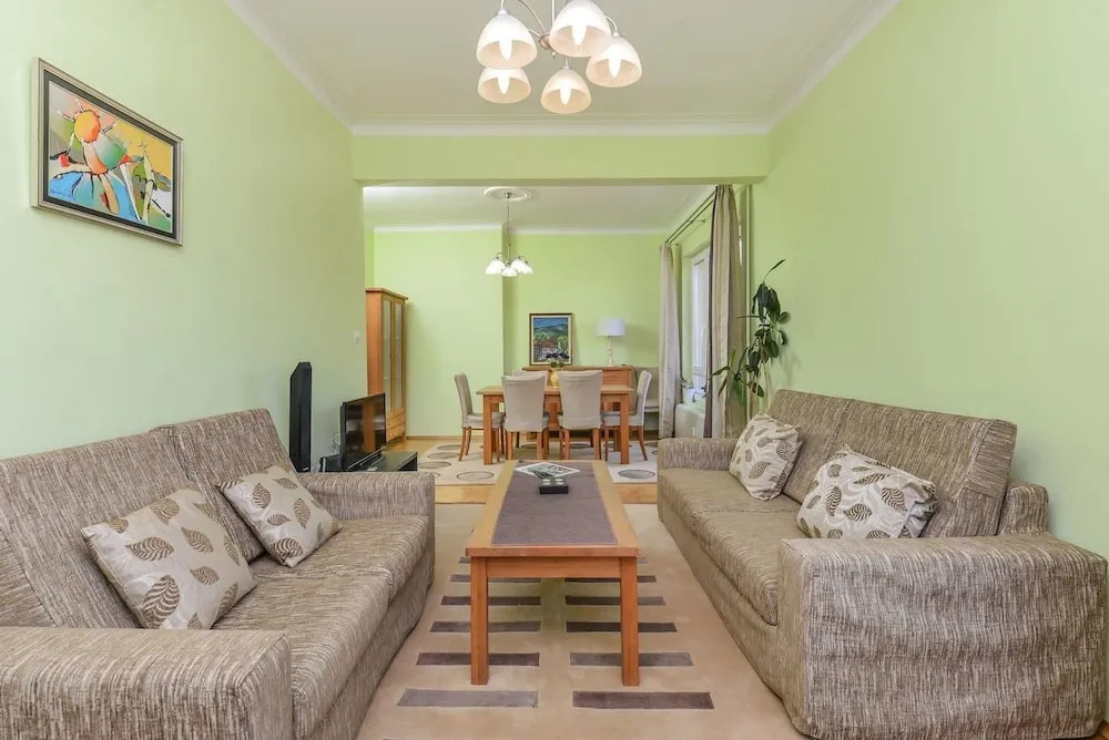 FM Deluxe 2-BDR Apartment - Homelike