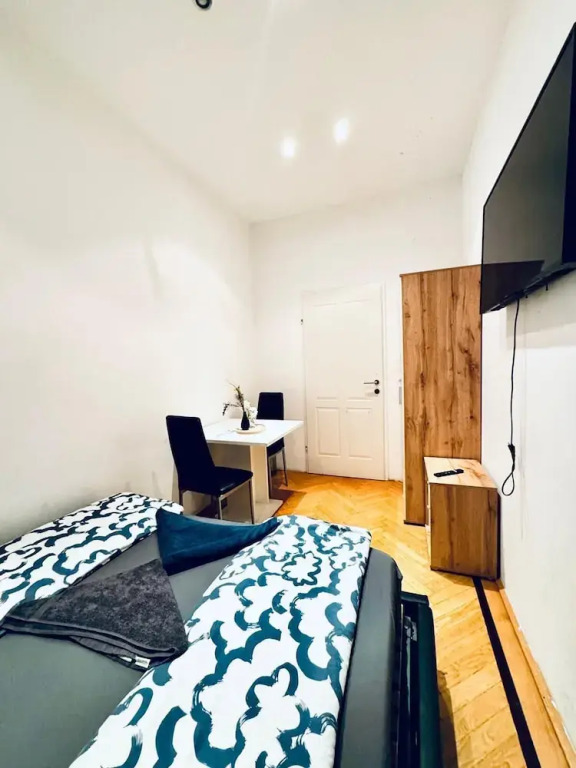 Spacious 7BR Apartment Hauptbahnhof