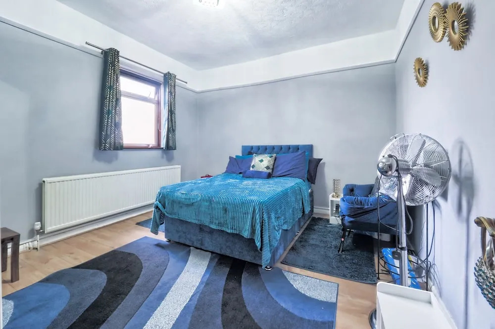 Stunning Riverside 1-bed Apartment in North London