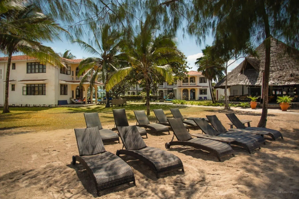 Bahari Dhow Beach Villas