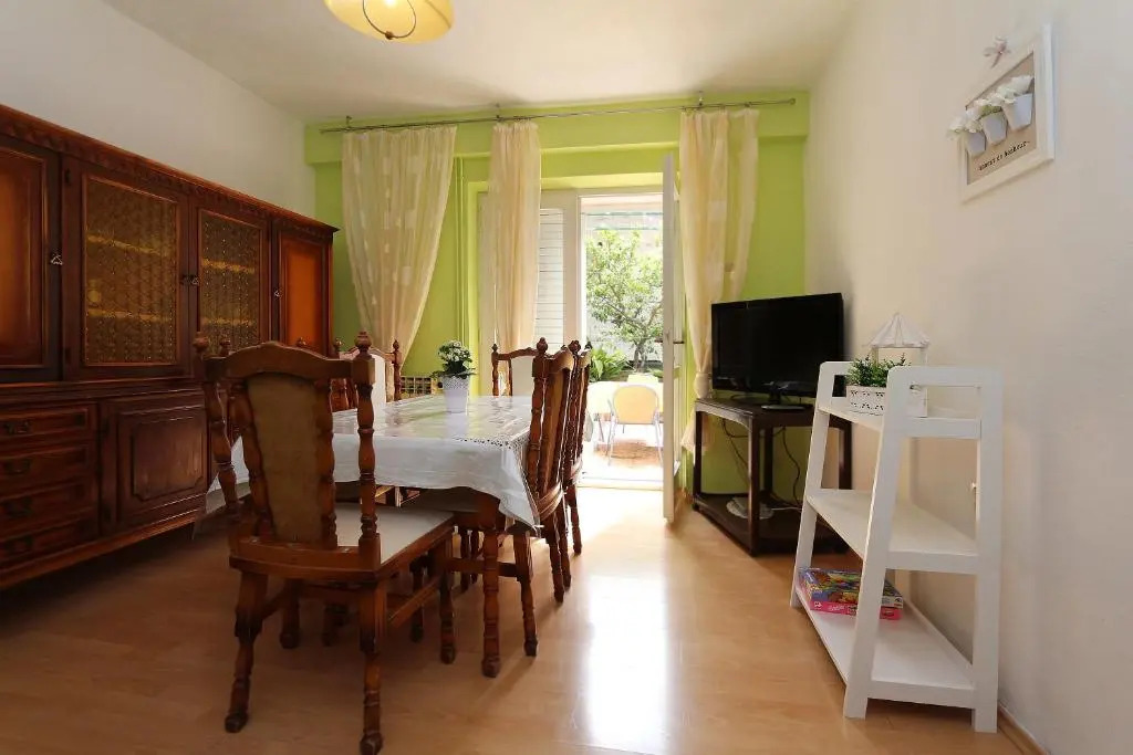 Apartments Nina Beach