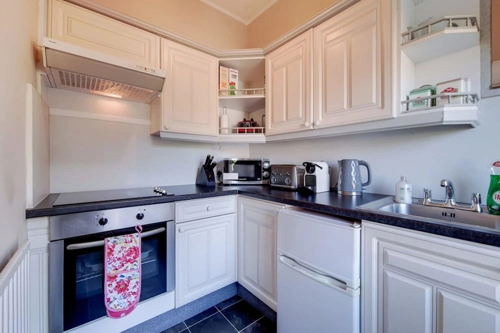 Apartment w Workspace in Ealing