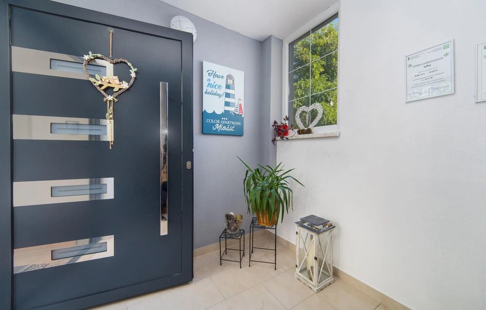 Nice Apartment in Brist With 1 Bedrooms and Wifi