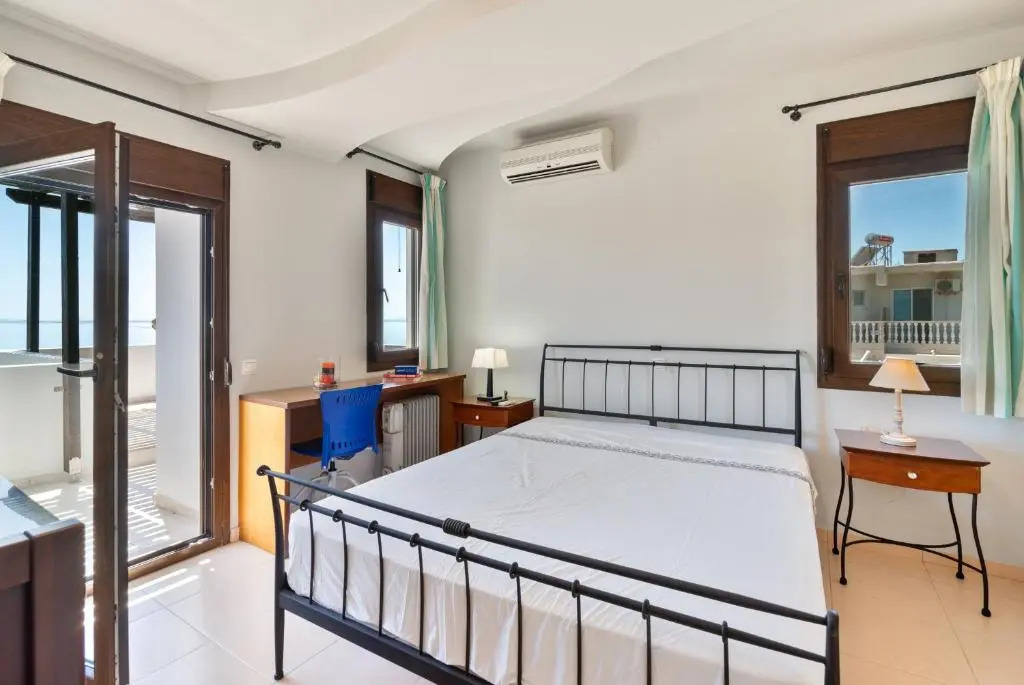 Smaragdi Beachfront Villa