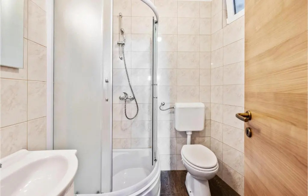 Awesome Home In Razanj