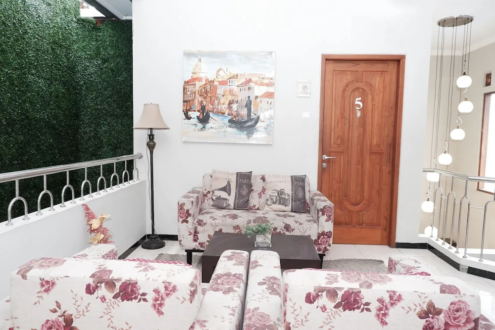 OYO 703 Omah Olin Guesthouse