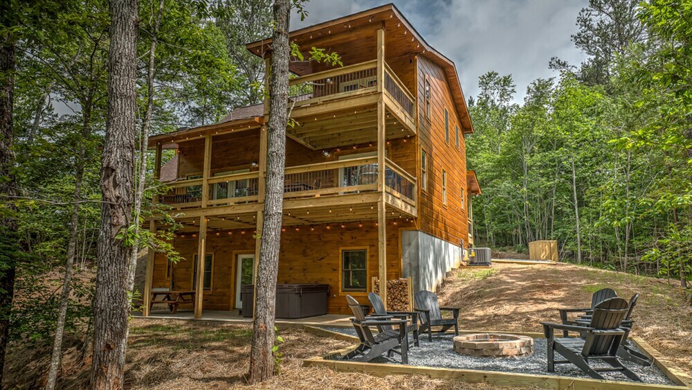 A Cozy Corner Cabin by Escape to Blue Ridge