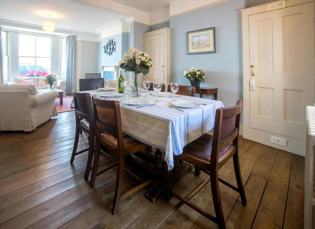 14 Market Cross Place - Beachfront location with lovely sea views - Aldeburgh Coastal Cottages