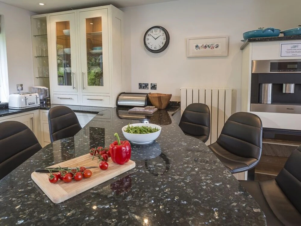 6 Knowle Court