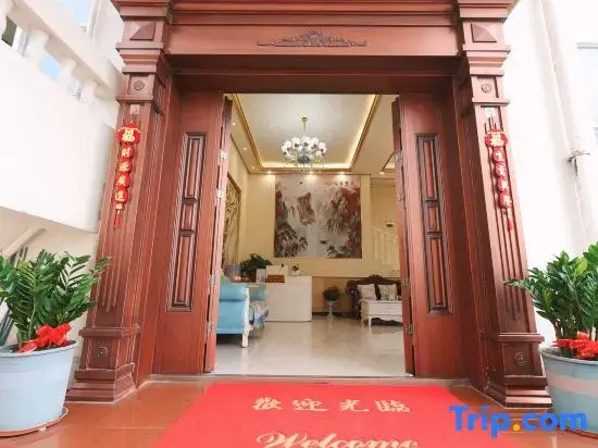Haiyun Holiday Villa (Beihai International Passenger Port Qiaogang Style Street Store)