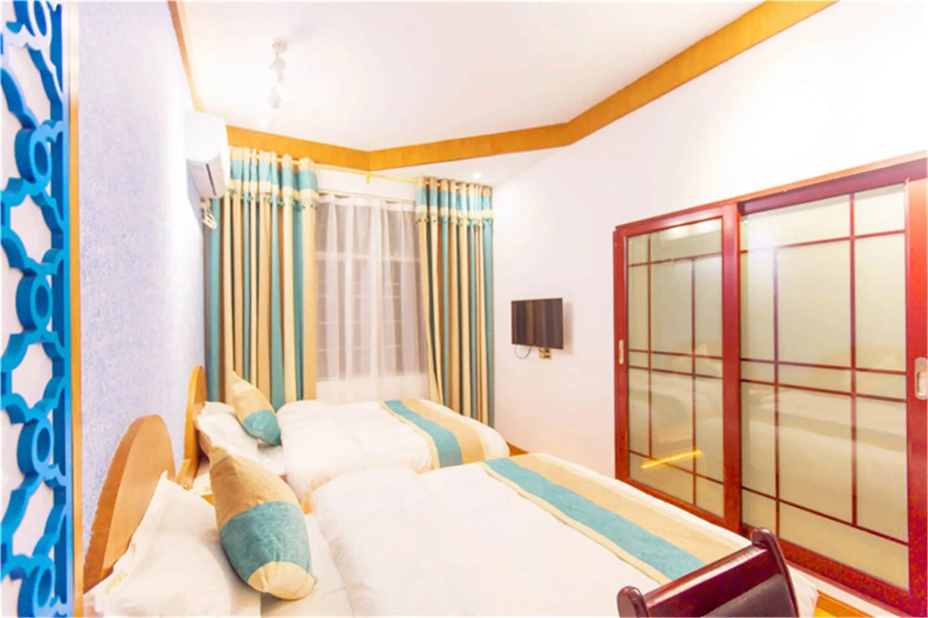Edinburgh Hostel - Coffee bar - Western breakfast -Travel expert -Good location-English reception-Ticket service-Tourism planing-Laundry-Camara-Drone gopro