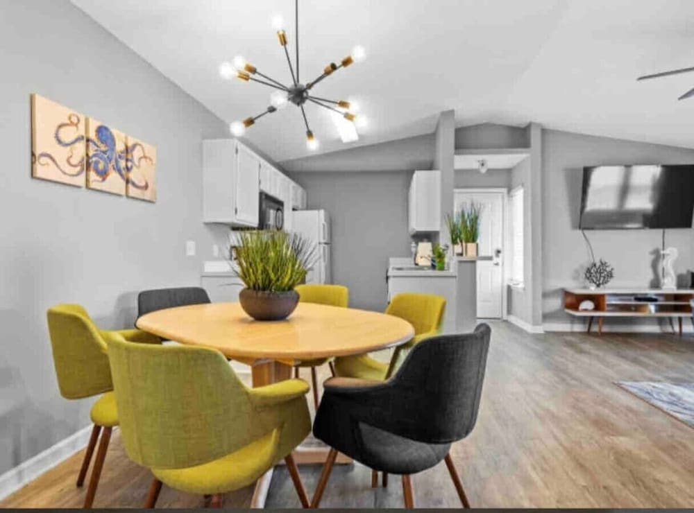 Seas the Day Bright 2BR Surfside Beach Condo w/ King Bed, Carolina Room & Pet-friendly Vibes