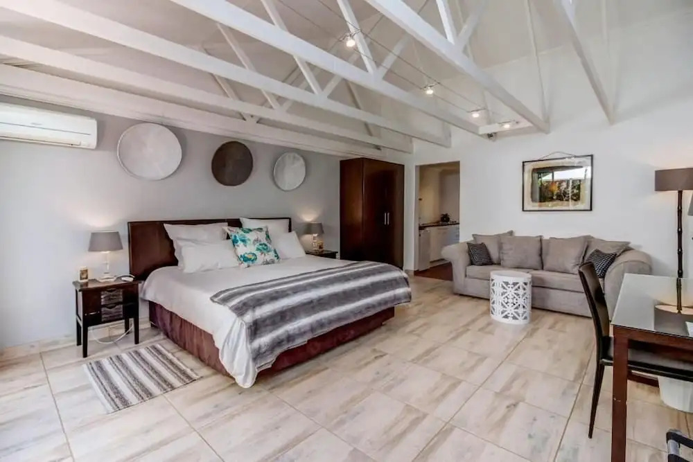 Sitatunga Guest Lodge - Sandton - Airport Shuttle - Solar & Borehole