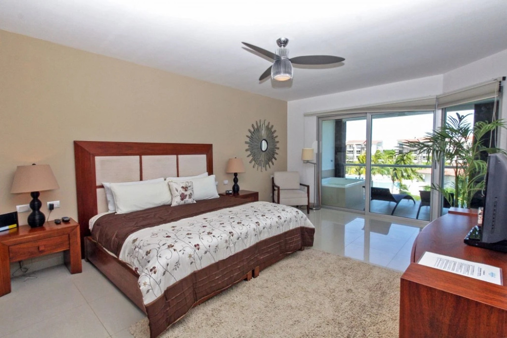 Mareazul 202S Oceanfront 2BR with Plunge Pool