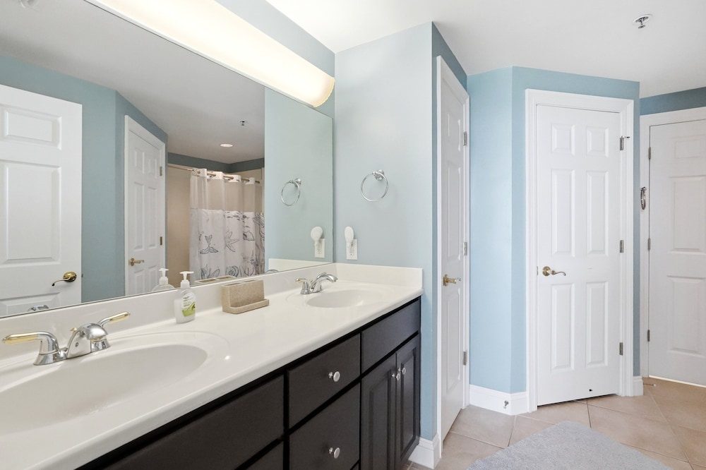 Relaxing Beachfront Condo with Beach Access - Unit 1603 by RedAwning